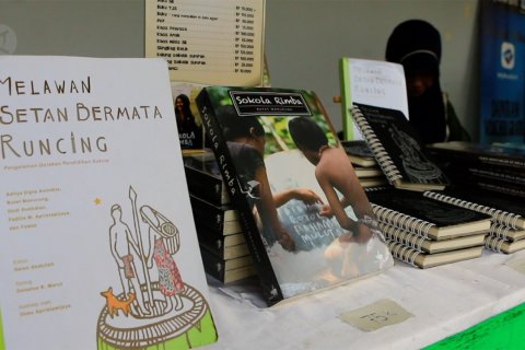 Relawan tenaga pendidik berbagi pengalaman melalui bedah buku