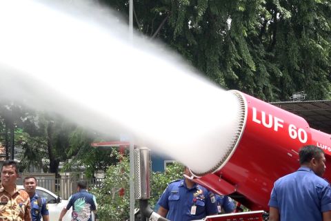 Robot LUF60 untuk operasi penyelamatan di jalur MRT dan LRT