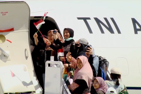 Sukacita warnai kepulangan WNI yang diobservasi di Natuna