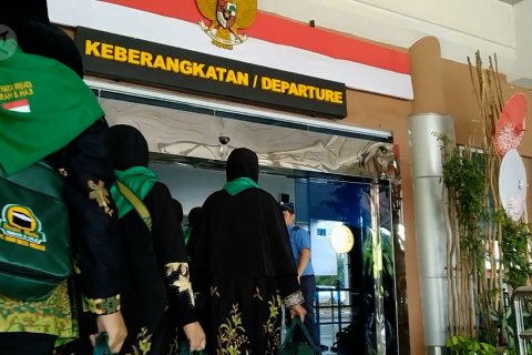 Ada penangguhan, ratusan jamaah umroh Sumsel tetap berangkat