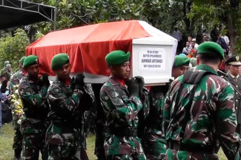 4 prajurit TNI korban Heli dimakamkan di TMP Giri Tunggal