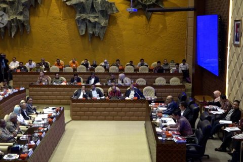 Absen RDP soal banjir, tiga gubernur ditegur Komisi V DPR