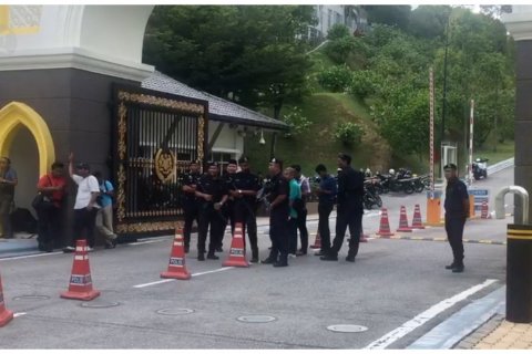 Raja Malaysia panggil anggota parlemen