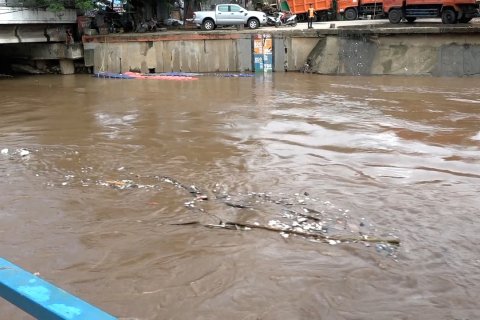 Ada kiriman air Katulampa, pintu air Manggarai diprediksi siaga 3