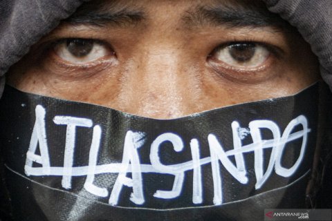 Aksi tolak tambang Gunung Sinalanggeng