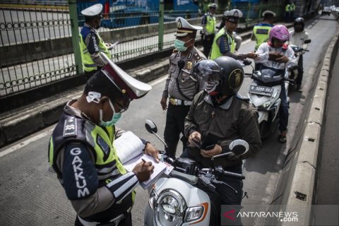 Penindakan pelanggar jalur bus TansJakarta