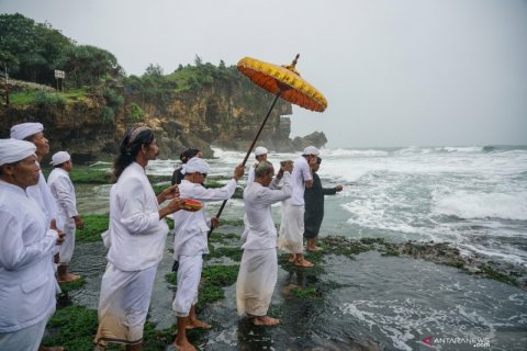 Upacara Melasti di Gunungkidul