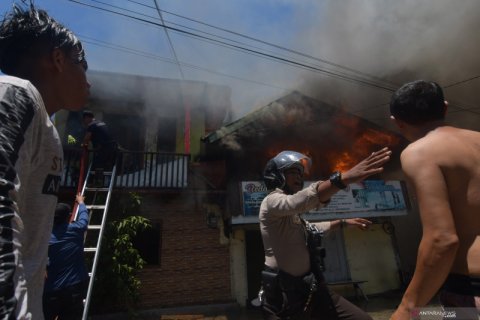 Kebakaran permukiman padat penduduk di Palu