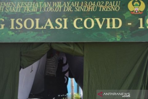 Pendirian tenda ruang isolasi COVID-19