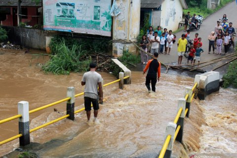 Banjir di perumahan Villa Pamulang