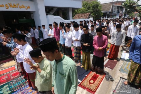 Shalat Jumat Ponpes Lirboyo