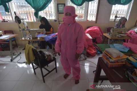 Hadapi COVID-19, SMKN 5 bantu produksi APD
