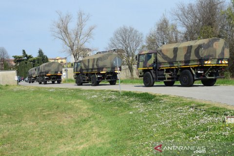 6.820 meninggal akibat COVID-19 di Italia, inilah penampakan truk militer pembawa jenazah