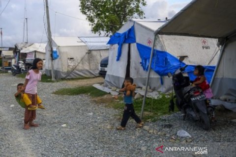Penyitas di tenda darurat minta disemprot disinfektan