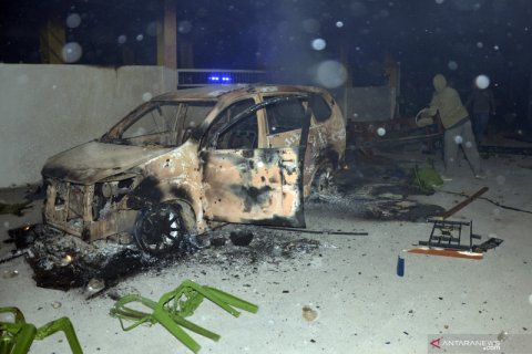 Warga bakar kafe dan mobil di Gowa