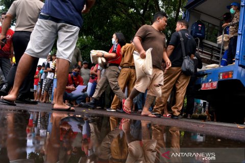 Distribusi beras untuk pekerja informal