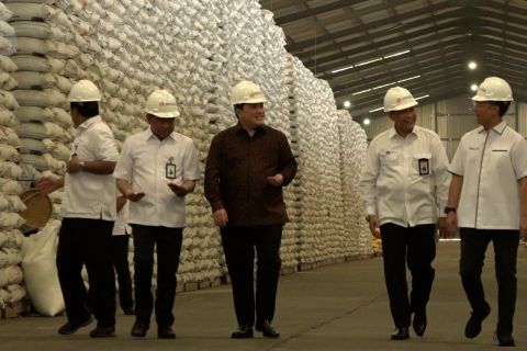 Erick Thohir pastikan stok beras Bulog aman hingga lebaran