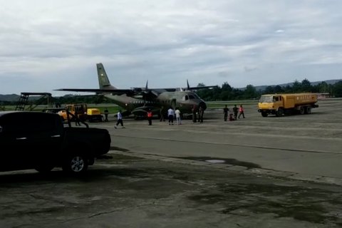 Pesawat TNI pengangkut bahan makanan ditembak OTK di Oksibil