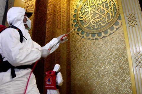 Upaya Masjid Al-Akbar Surabaya cegah virus corona