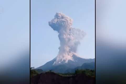 Suara gemuruh dan gempa dirasakan warga Merapi