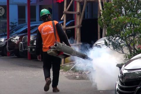 Polda Jabar lakukan fogging antisipasi penyebaran DBD