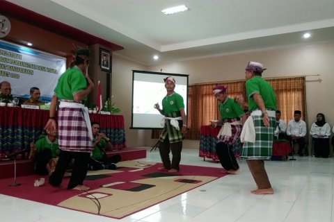 Masyarakat adat dilatih pelestarian adat budaya dan kelola potensi wisata