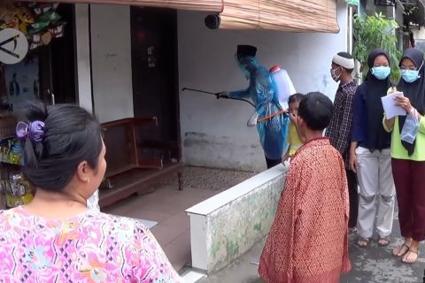 Rayakan Isra Mi'raj dengan semprot disinfektan gratis bagi warga