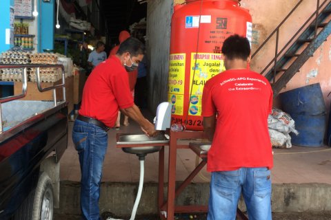 Layanan cuci tangan di tempat umum di Batam