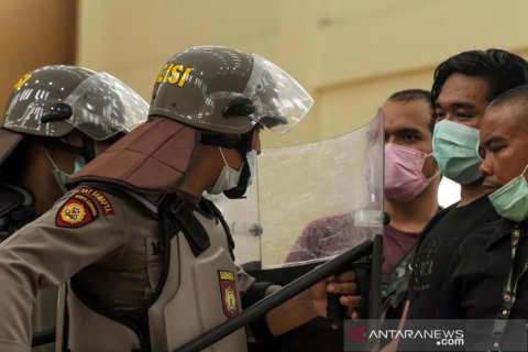 Simulasi penanganan gangguan keamanan saat wabah COVID-19