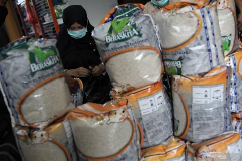 DI RUMAH SAJA BULOG SIAPKAM 10 RIBU PAKET SEMBAKO.