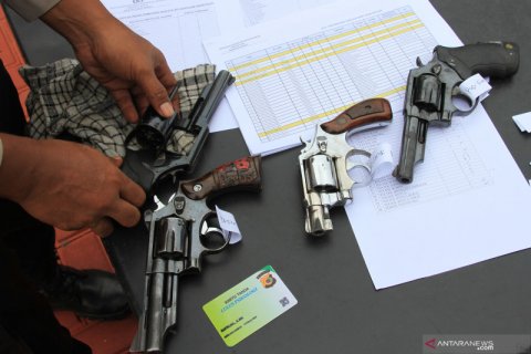 Pemeriksaan senjata api polisi