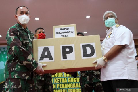 Pangdam XIV Hasanuddin beri bantuan APD