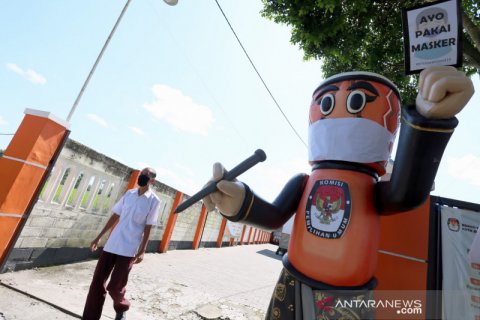 Kampanye memakai masker KPU Kota Blitar