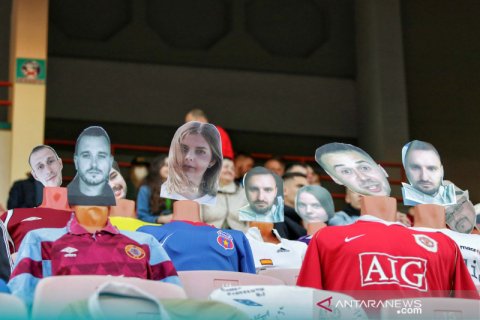 Kompetisi sepak bola tetap berlangsung di Belarus di tengah wabah COVID-19