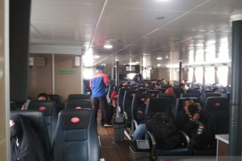 Penumpang kapal sepi dan  tak ada protokol COVID-19