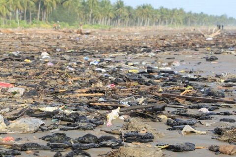 Dampak Gelombang Tinggi di Aceh Barat