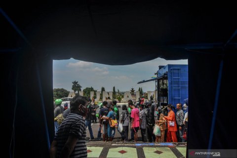 Dapur umum bagikan makanan gratis warga terdampak COVID-19