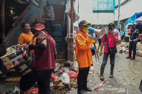 Pemeriksaan kepatuhan aturan PSBB di pasar