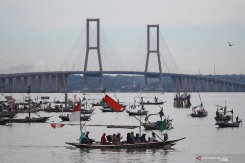 Bershalawat di atas perahu