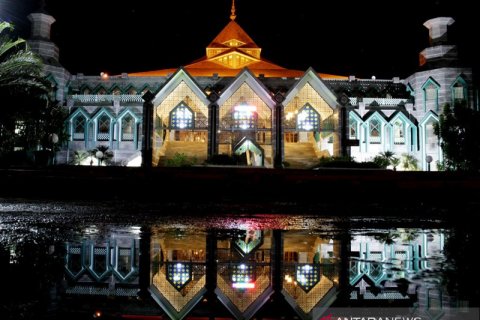 Masjid Al Markaz sepi pada malah pertama shalat taraweh
