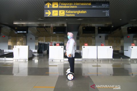 Suasana lengang di Bandara Supadio