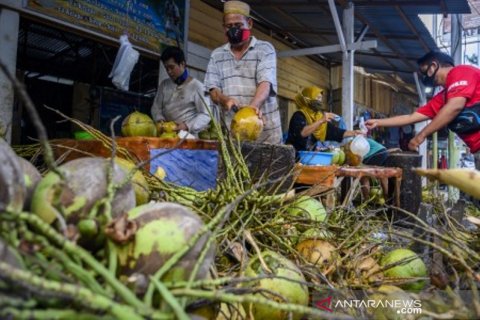 Kelapa muda untuk buka puasa