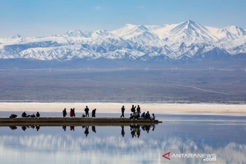 Pemandangan Danau Garam Caka yang memukau