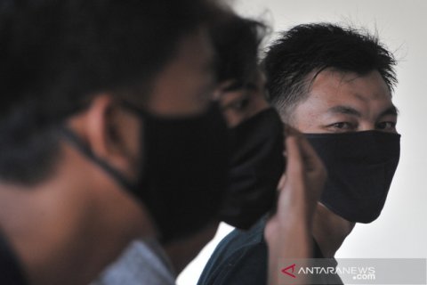 Warga tanpa masker ditahan satu malam di Asrama Haji Palembang