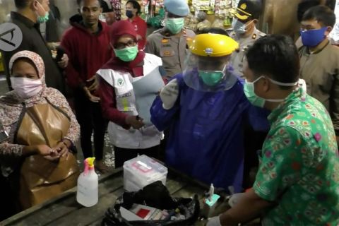 Menghadang corona di zona merah dengan tes acak