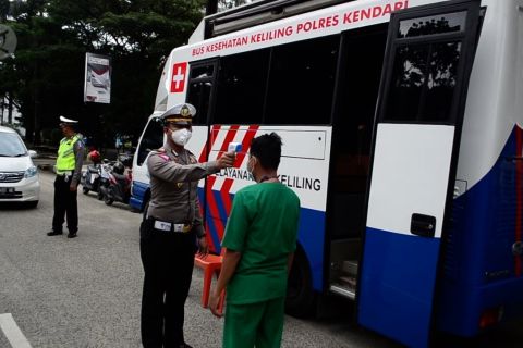 Polres Kendari modifikasi mobil SIM keliling jadi bus kesehatan keliling