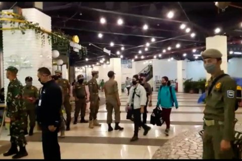 Satpol PP razia keramaian pusat perbelanjaan di Kota Bandung