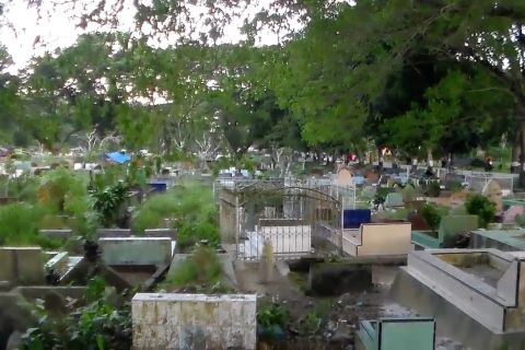 Ikuti imbauan, Suasana TPU di Kendari sepi peziarah