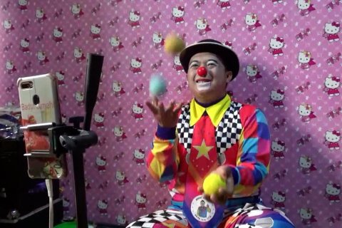 Badut Daring hibur anak-anak di tengah pandemi