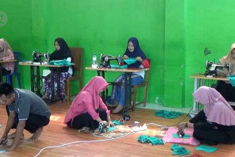 Masker gratis buatan pelajar SMK Magetan